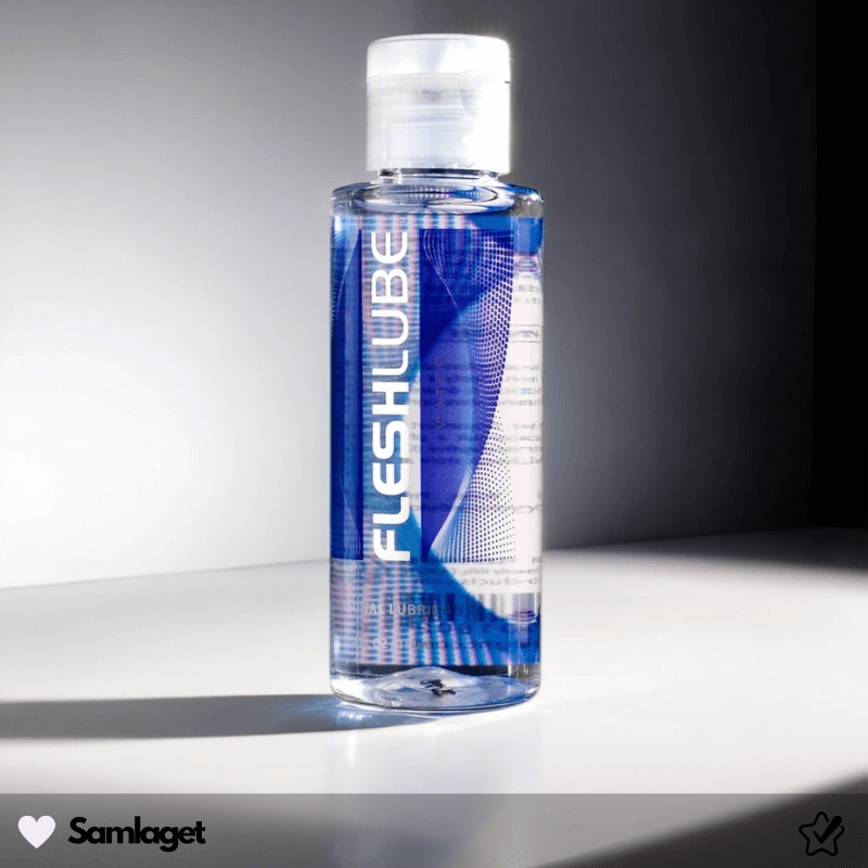 Fleshlube vattenbaserat glidmedel i en genomskinlig flaska med blå etikett. Designad för en silkeslen känsla och kompatibel med alla sexleksaker.