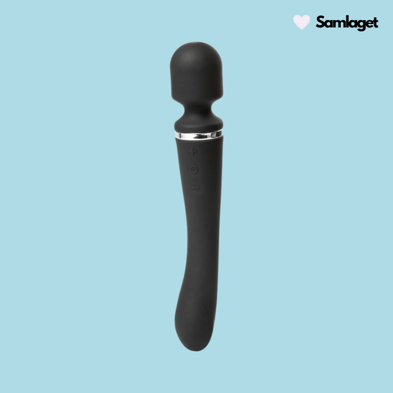 En svart Magic Wand vibrator med elegant design och två motorer, som erbjuder justerbara vibrationsnivåer för optimal njutning.